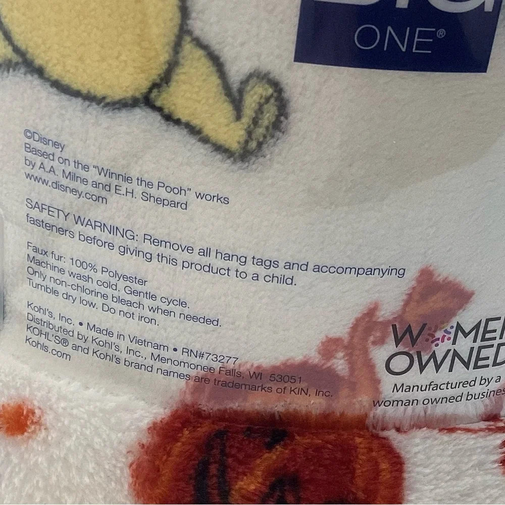 Disney's Halloween Oversized Supersoft Printed Plush “Winnie the Pooh” Blanket